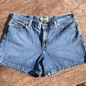 Vintage Y2K Tommy Hilfiger Jean Shorts!